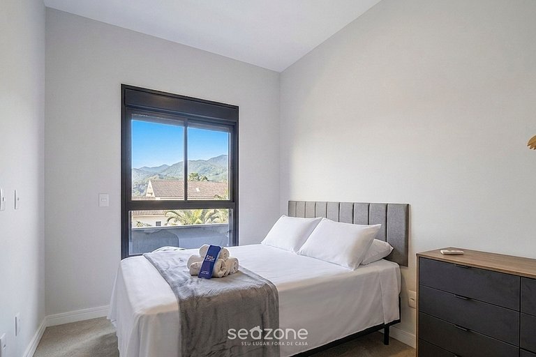 Apto. em Cond. c/ Piscina e Vista Cid. ATC0206