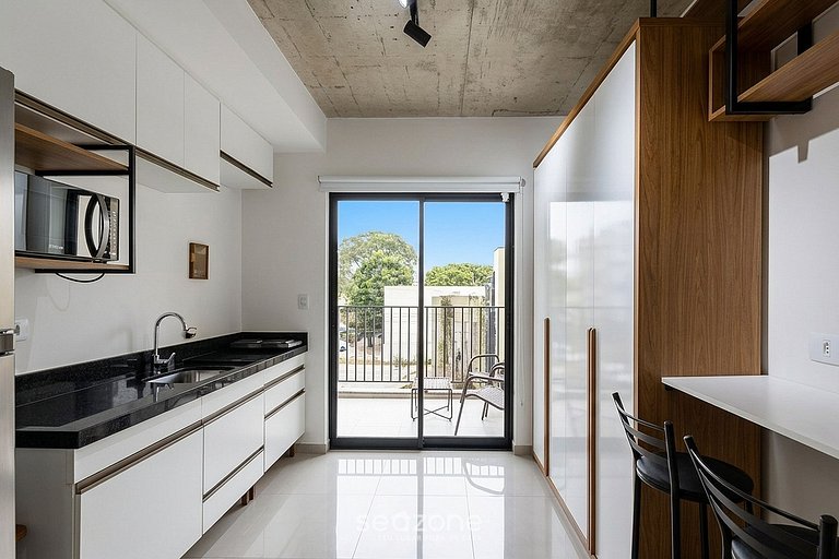 Studio em Cond. c/ Terraço e Vista Cid. EBI0204