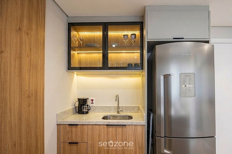 Studio em Cond. c/ Piscina e Vista Cid. MCP0708