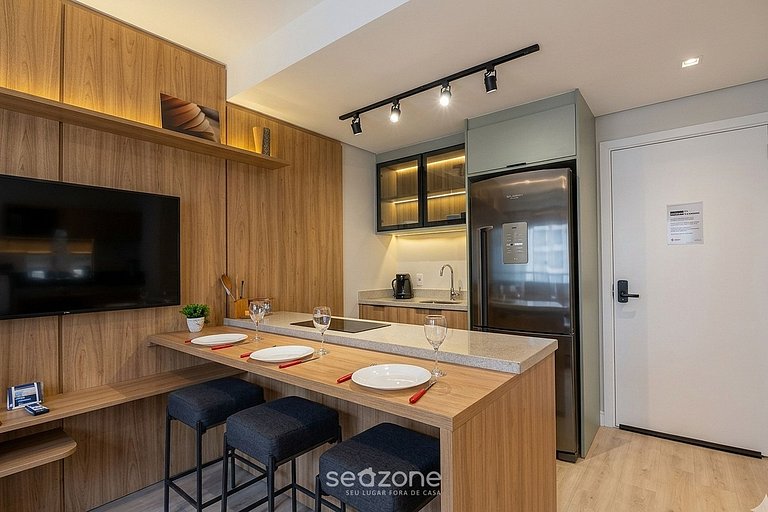 Studio em Cond. c/ Piscina e Vista Cid. MCP0708