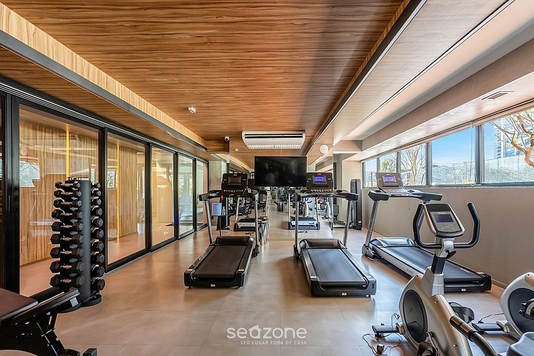 Studio em Cond. c/ Piscina e Vista Cid. CTB2504