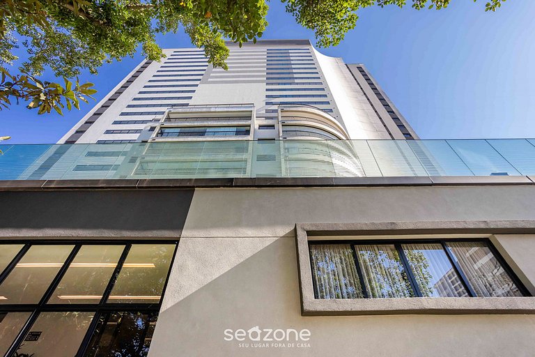 Studio em Cond. c/ Piscina e Vista Cid. CTB2504