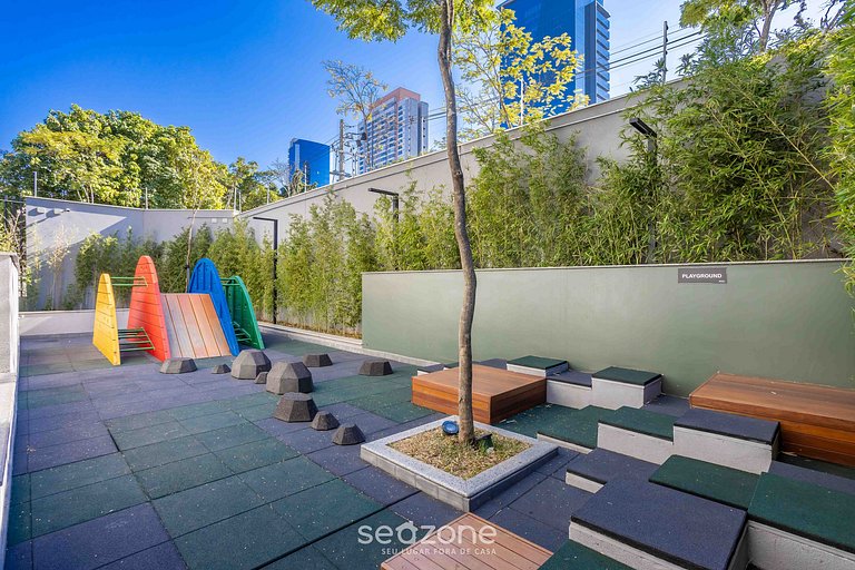 Studio em Cond. c/ Piscina e Vista Cid. CTB2504