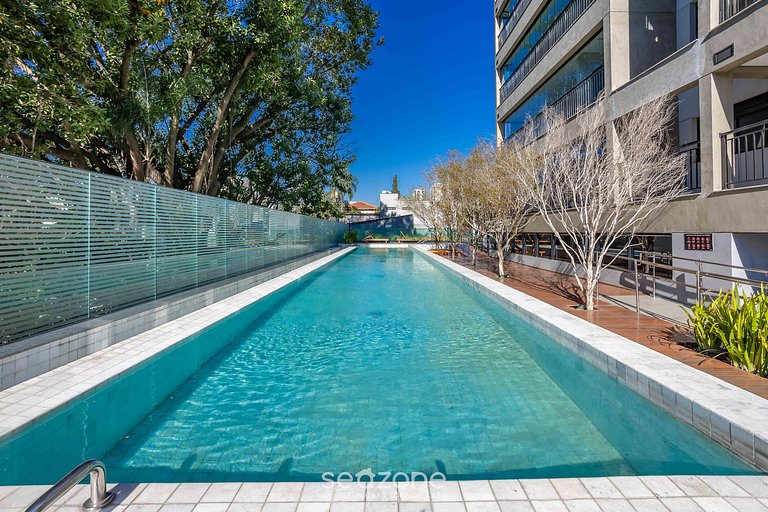 Studio em Cond. c/ Piscina e Vista Cid. CTB2504