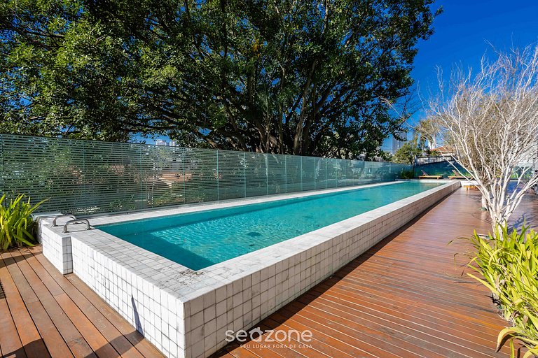 Studio em Cond. c/ Piscina e Vista Cid. CTB2504