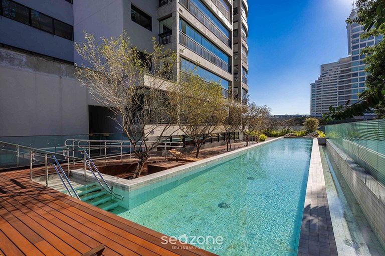 Studio em Cond. c/ Piscina e Vista Cid. CTB2504