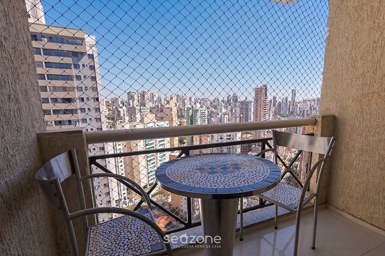 Studio em Cond. c/ Piscina e Vista Cid. CRY2513