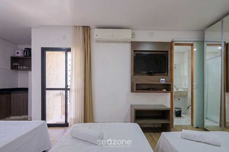 Studio em Cond. c/ Piscina e Vista Cid. CRY2513