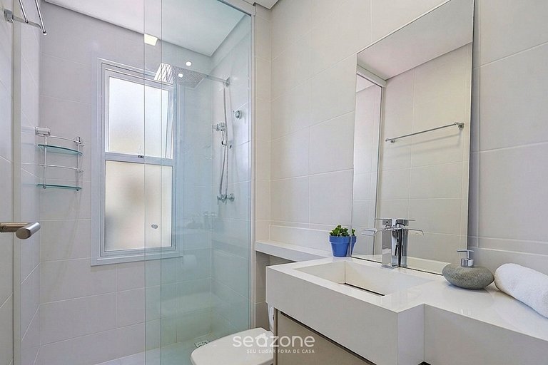 Apto. em Cond. c/ Piscina e Vista Cid. PTC0704