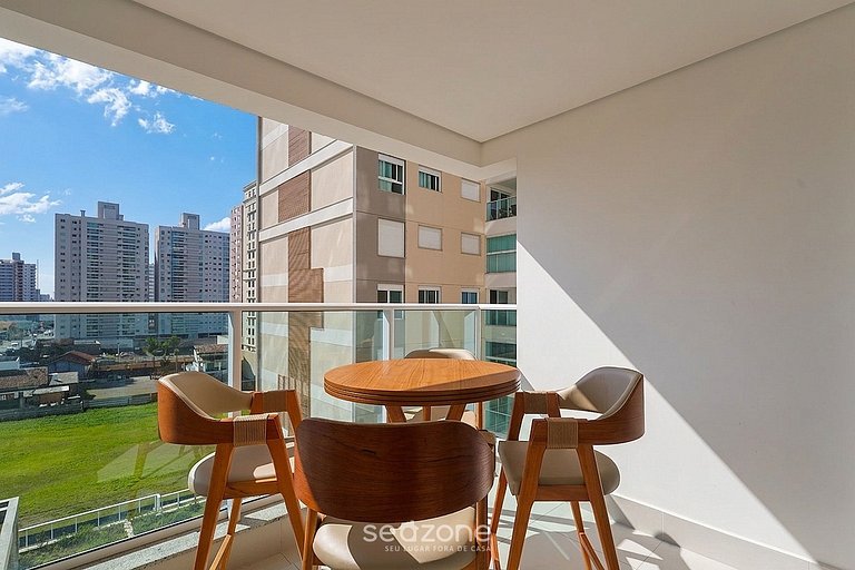 Apto. em Cond. c/ Piscina e Vista Cid. PTC0704