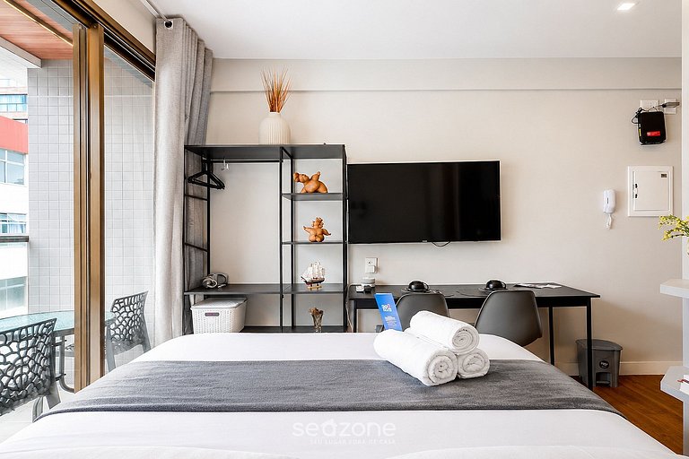 Studio em Cond. c/ Piscina e Vista Cid. CAO0206