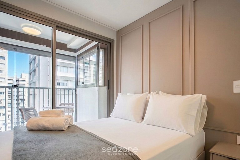Studio em Cond. c/ Piscina e Vista Cid. CUB0137