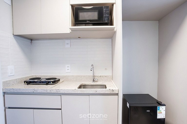 Studio em Cond. c/ Piscina e Vista Cid. CUB0137