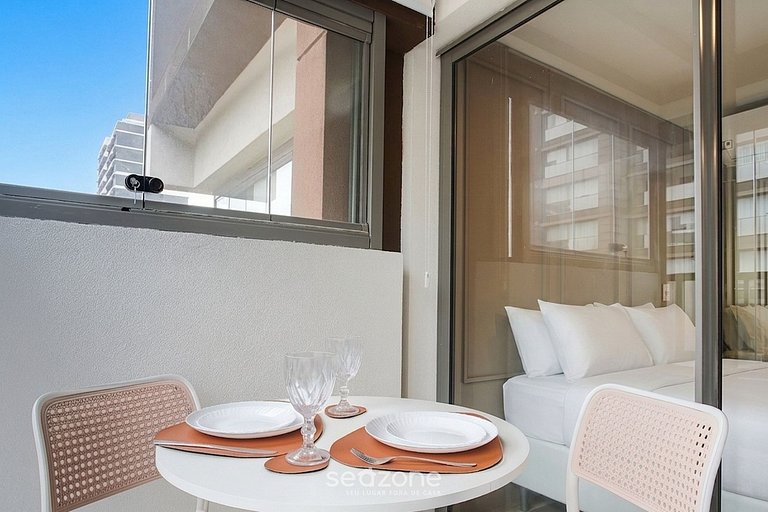 Studio em Cond. c/ Piscina e Vista Cid. CUB0137