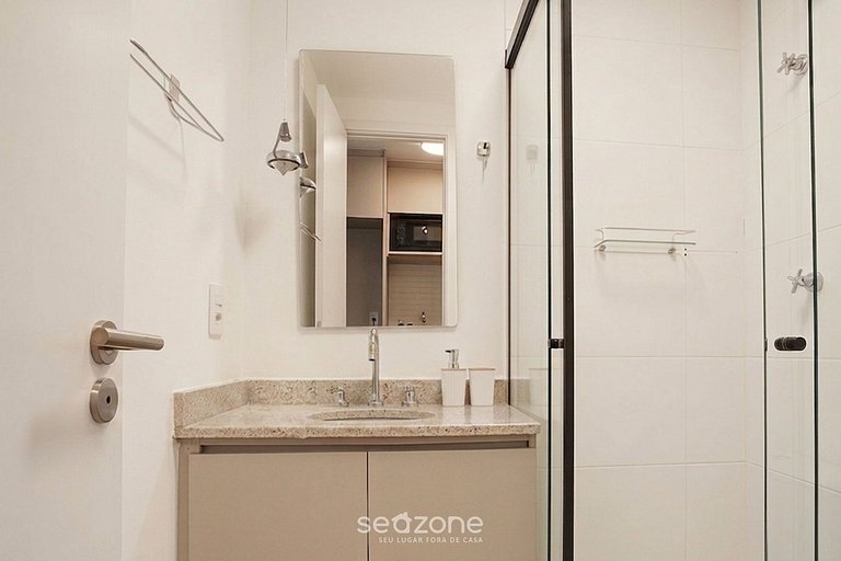 Studio em Cond. c/ Piscina e Vista Cid. CUB0137