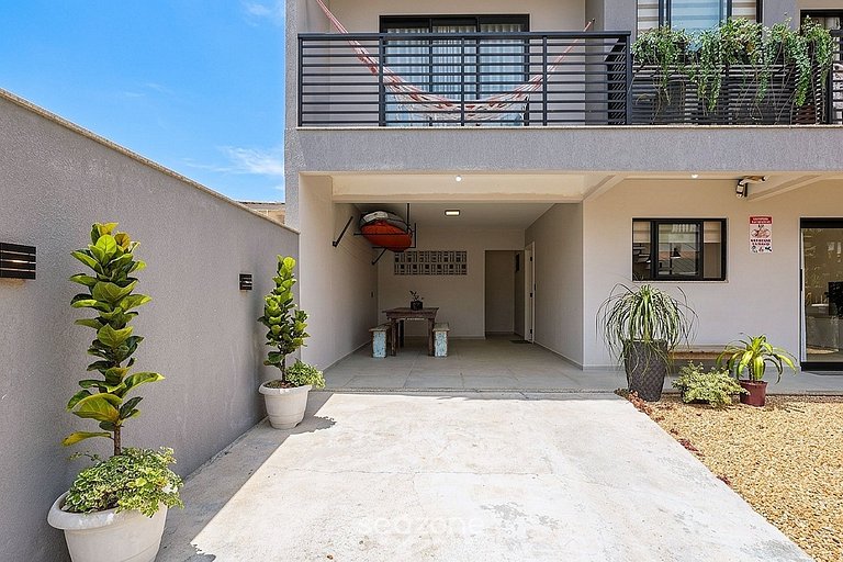 Casa em Cond. a 910m da Armação HTS1806