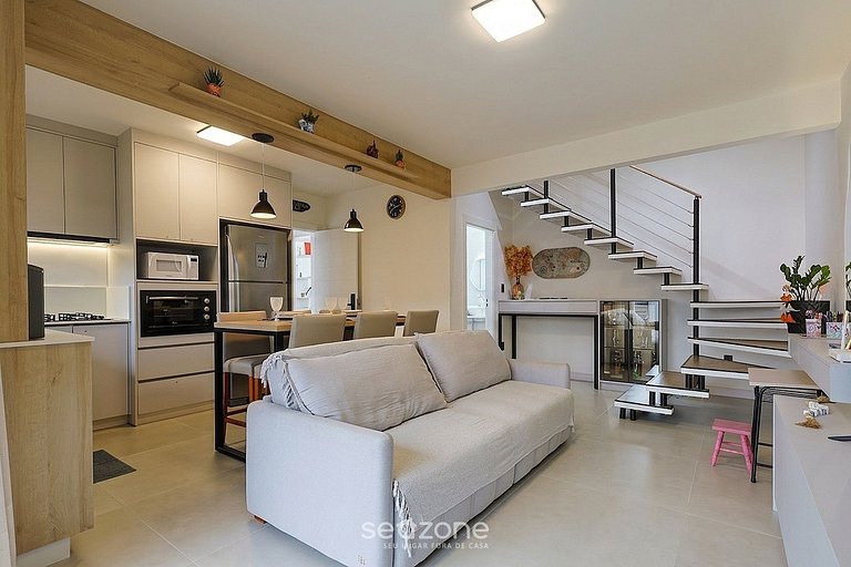 Casa em Cond. a 910m da Armação HTS1806