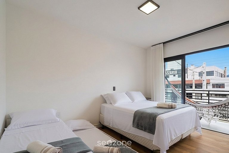 Casa em Cond. a 910m da Armação HTS1806