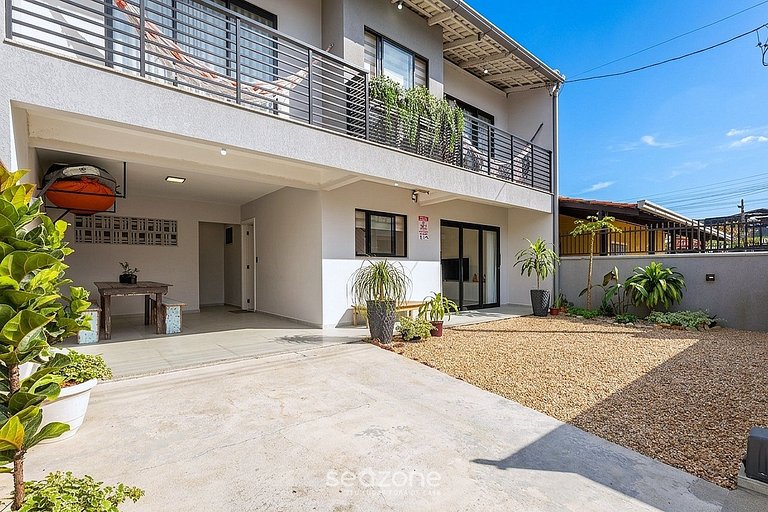 Casa em Cond. a 910m da Armação HTS1806