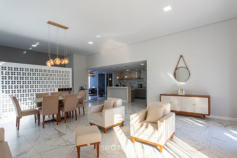 Casa em Cond. c/ Piscina e churrasq. MAM0007