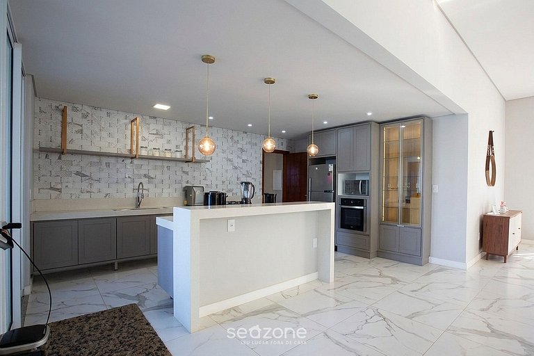 Casa em Cond. c/ Piscina e churrasq. MAM0007