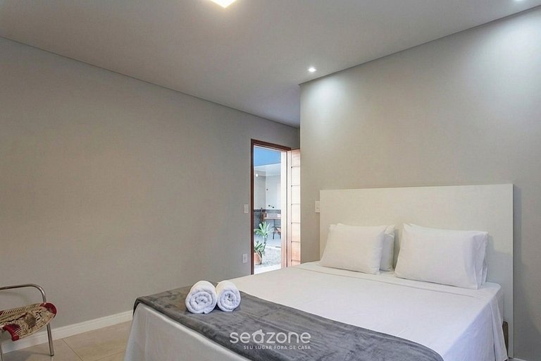 Casa em Cond. c/ Piscina e churrasq. MAM0007