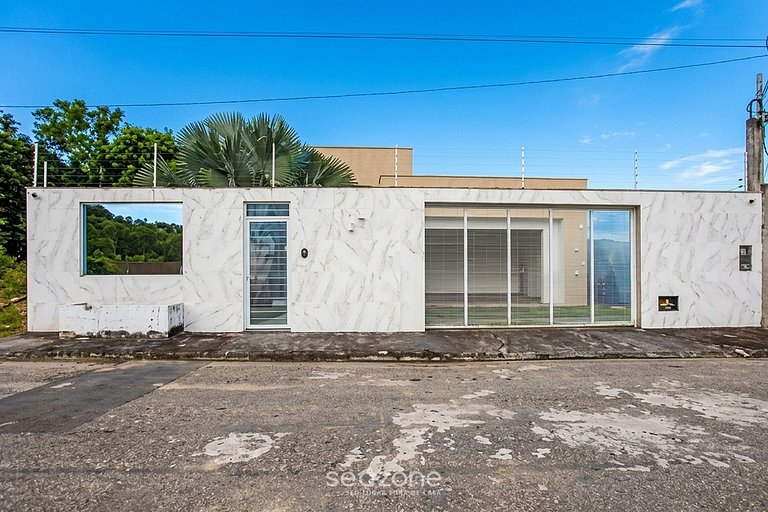 Casa em Cond. c/ Piscina e churrasq. MAM0007