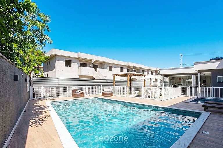 Apto. em Cond. c/ Piscina a 720m da Praia PCB0100