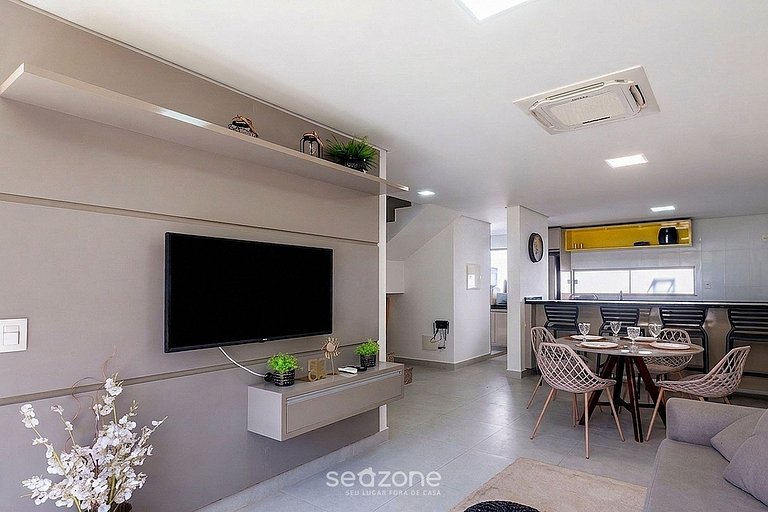 Casa c/ Balcón en Condo. c/ Piscina VIE0011