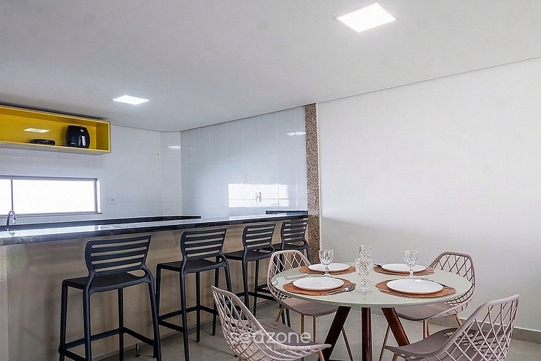 Casa c/ Balcón en Condo. c/ Piscina VIE0011