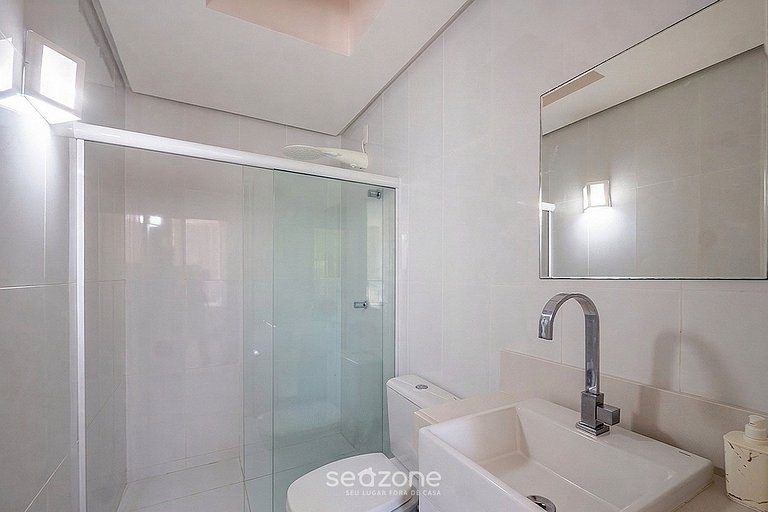 Casa c/ Varanda em Cond. c/ Piscina VIE0011