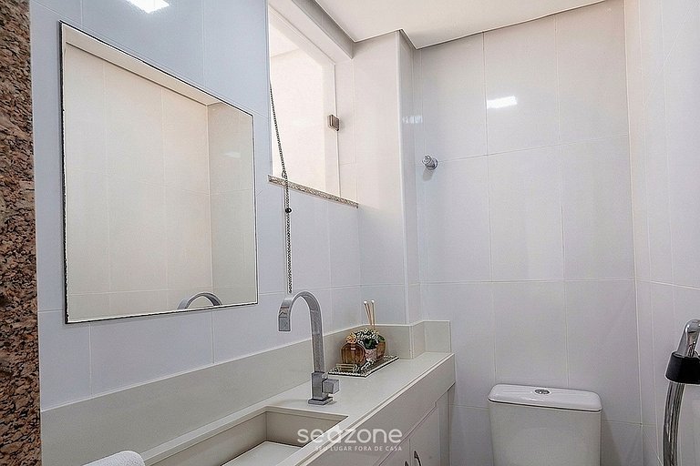 Casa c/ Balcón en Condo. c/ Piscina VIE0011