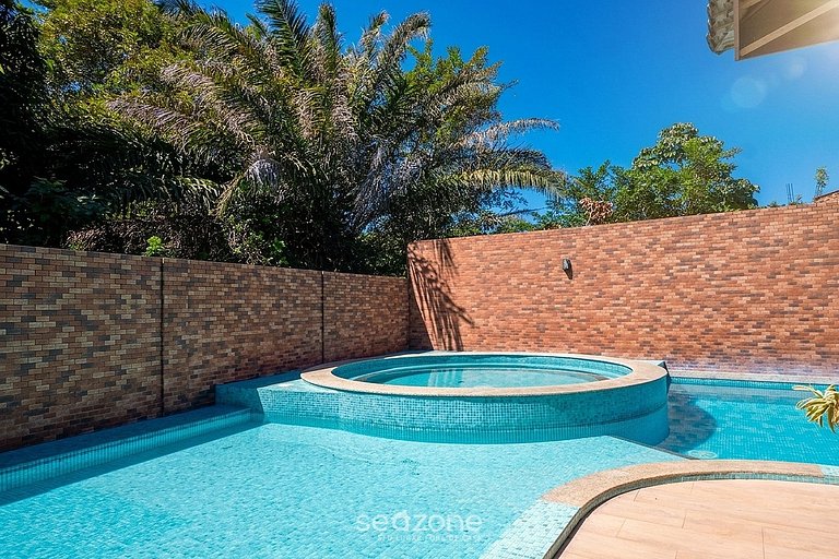 Casa c/ Balcón en Condo. c/ Piscina VIE0011