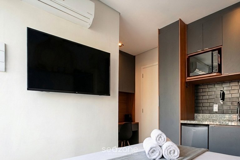 Studio c/ Terraço em Cond. c/ Piscina BVA1408