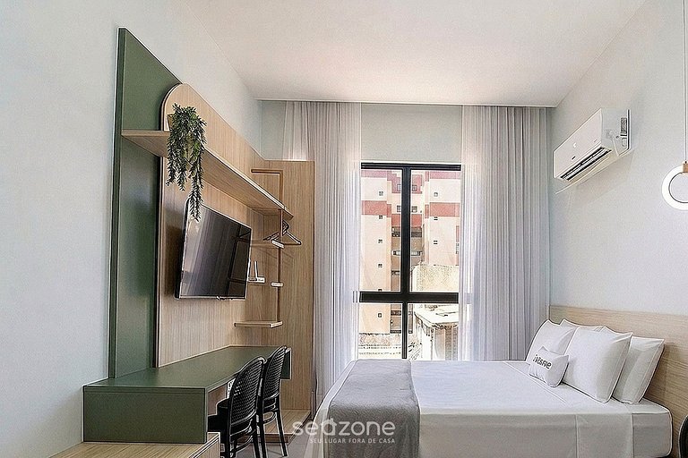 Studio em Cond. c/ Piscina e Vista Cid. AZZ0405