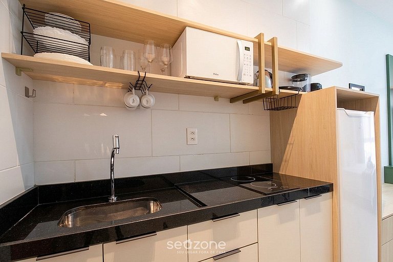Studio em Cond. c/ Piscina e Vista Cid. AZZ0405