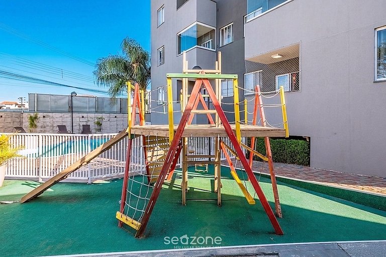 Apartamento em condomínio com piscina a 500 metros do mar RL