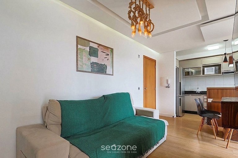 Apartamento em condomínio com piscina a 500 metros do mar RL