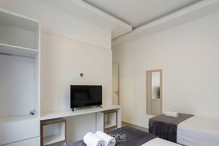 Apto. en Condo. c/ Piscina ARY0015