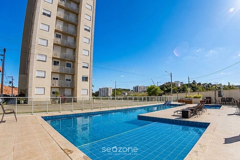 Apto. em Cond. c/ Piscina e Vista Praia HDL1403