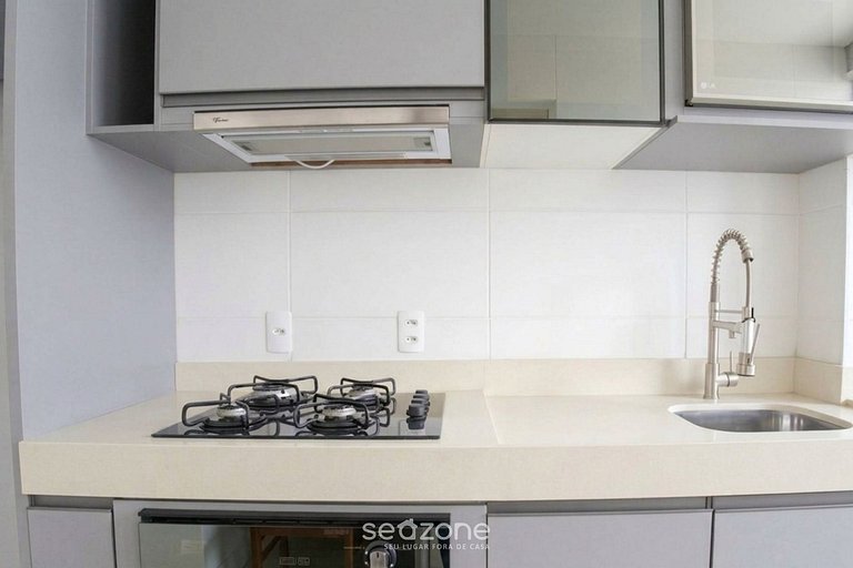 Apto. em Cond. c/ Piscina e Vista Praia HDL1403