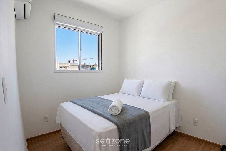 Apto. em Cond. c/ Piscina e Vista Praia HDL1403