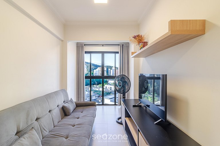 Apto. em Cond. c/ Piscina e Vista Cid. UNQ0908