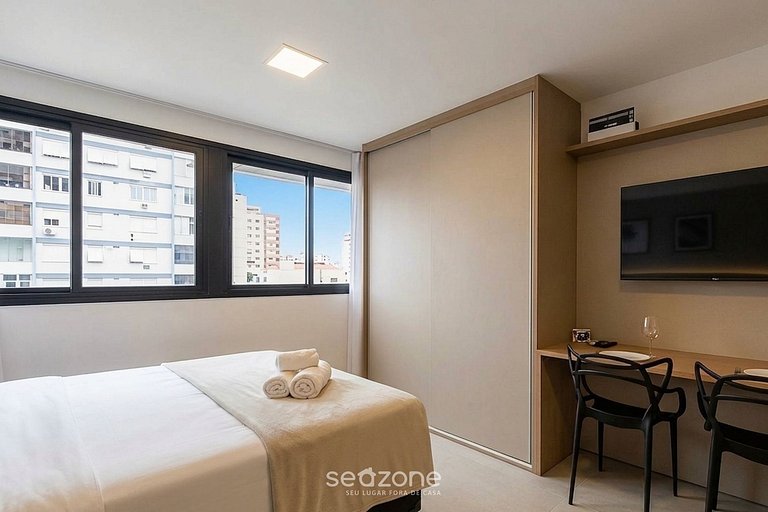 Studio em Cond. c/ Piscina e Vista Cid. GRB0505