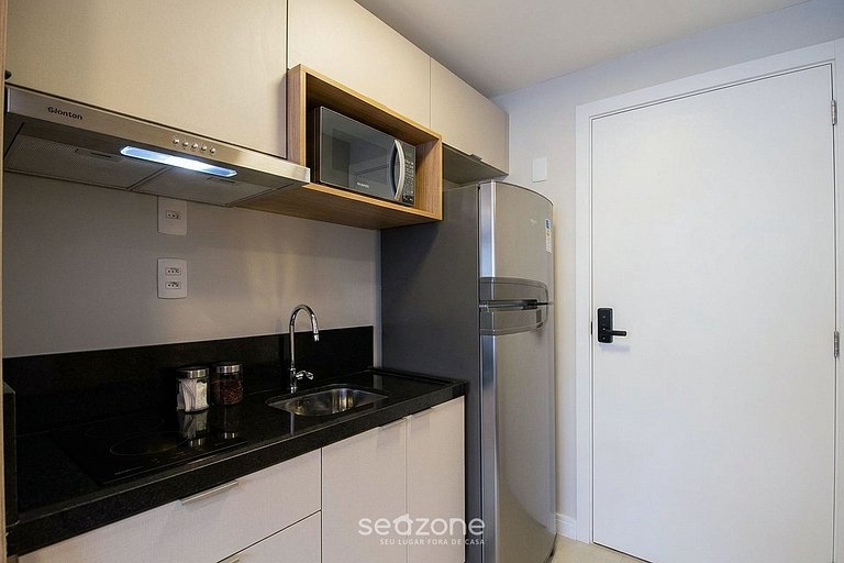 Studio em Cond. c/ Piscina e Vista Cid. GRB0505