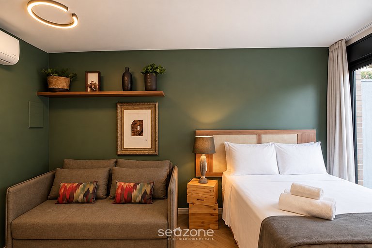 Studio em Cond. c/ Piscina e Vista Cid. MVE0204