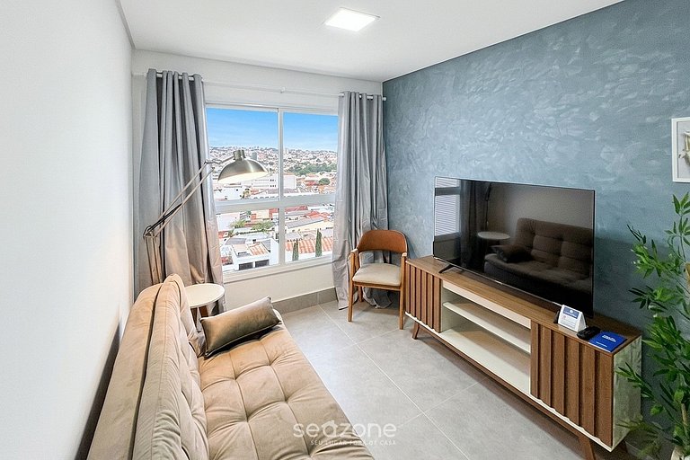 Apto. em Cond. c/ Piscina e Vista Cid. GRL0801
