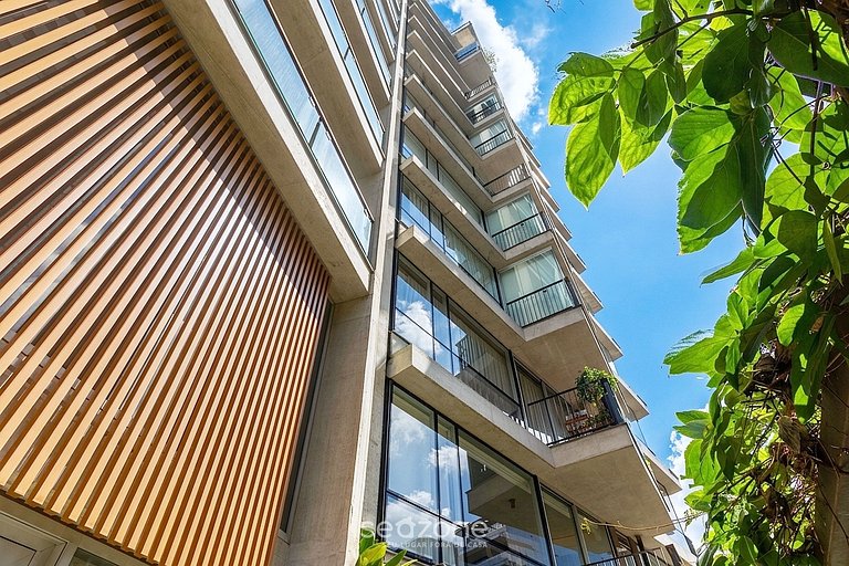 Apto. c/ Terraço em Cond. c/ Piscina FLI0022