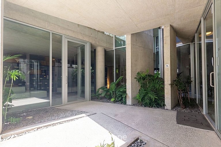 Apto. c/ Terraço em Cond. c/ Piscina FLI0022