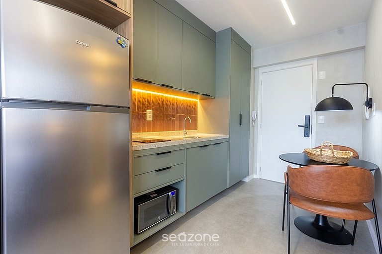 Studio em Cond. c/ Piscina e Vista Cid. BEM1402